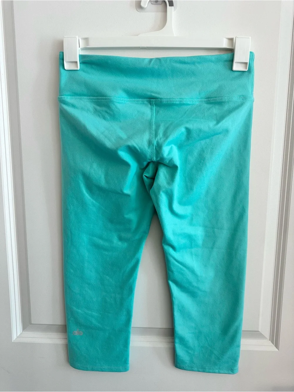 ALO Yoga Crop Aqua Leggings Medium
